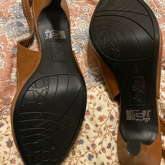 Dexflex open toe brown heels. By Dexter - Picture 2 of 4